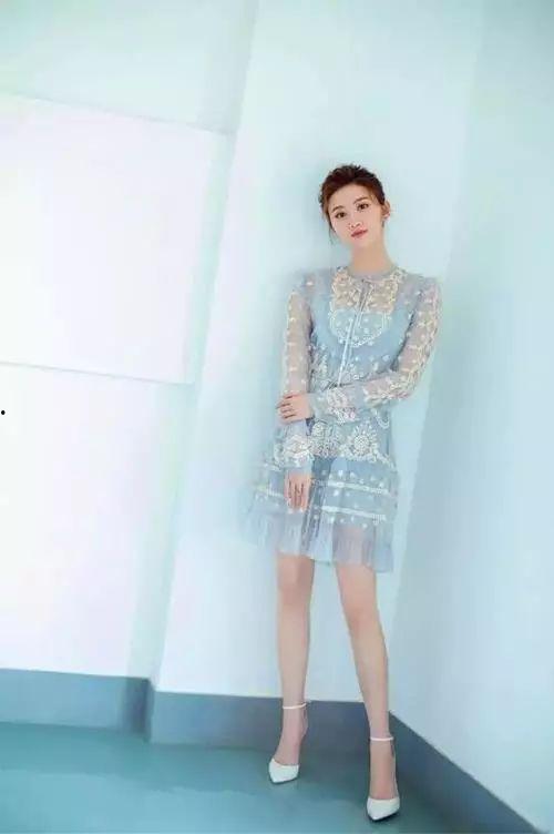 景甜美腿生活照,惊艳展现曼妙身姿