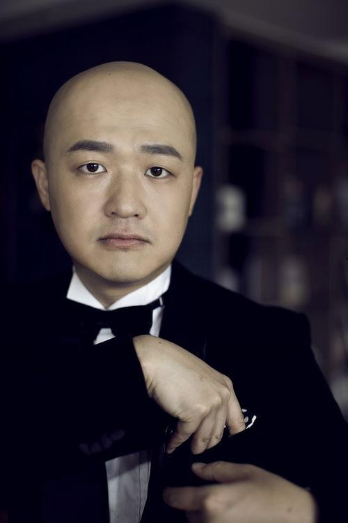 包贝尔背景,从喜剧演员到影视制作人，多面才华的跨界人生